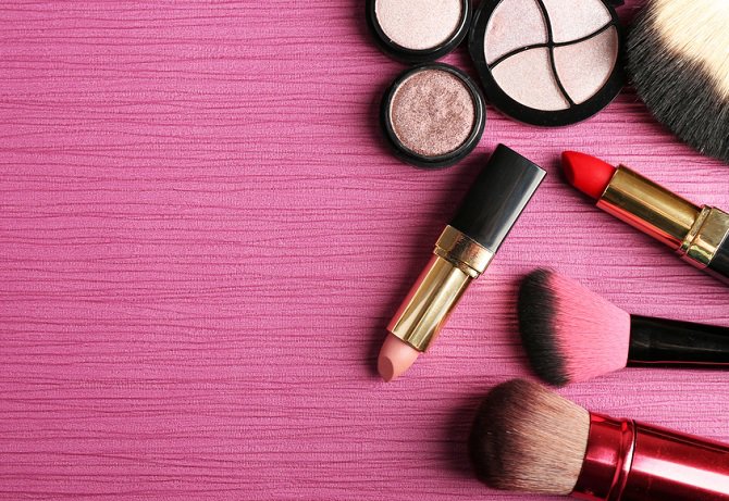 Sabes qué se esconde detrás de tus cosméticos? – Green and Trendy – blog  moda sostenible